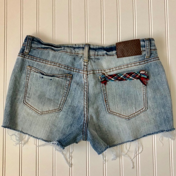 ° DOLLHOUSE BOHEME JEAN SHORTS ° - Picture 2 of 8